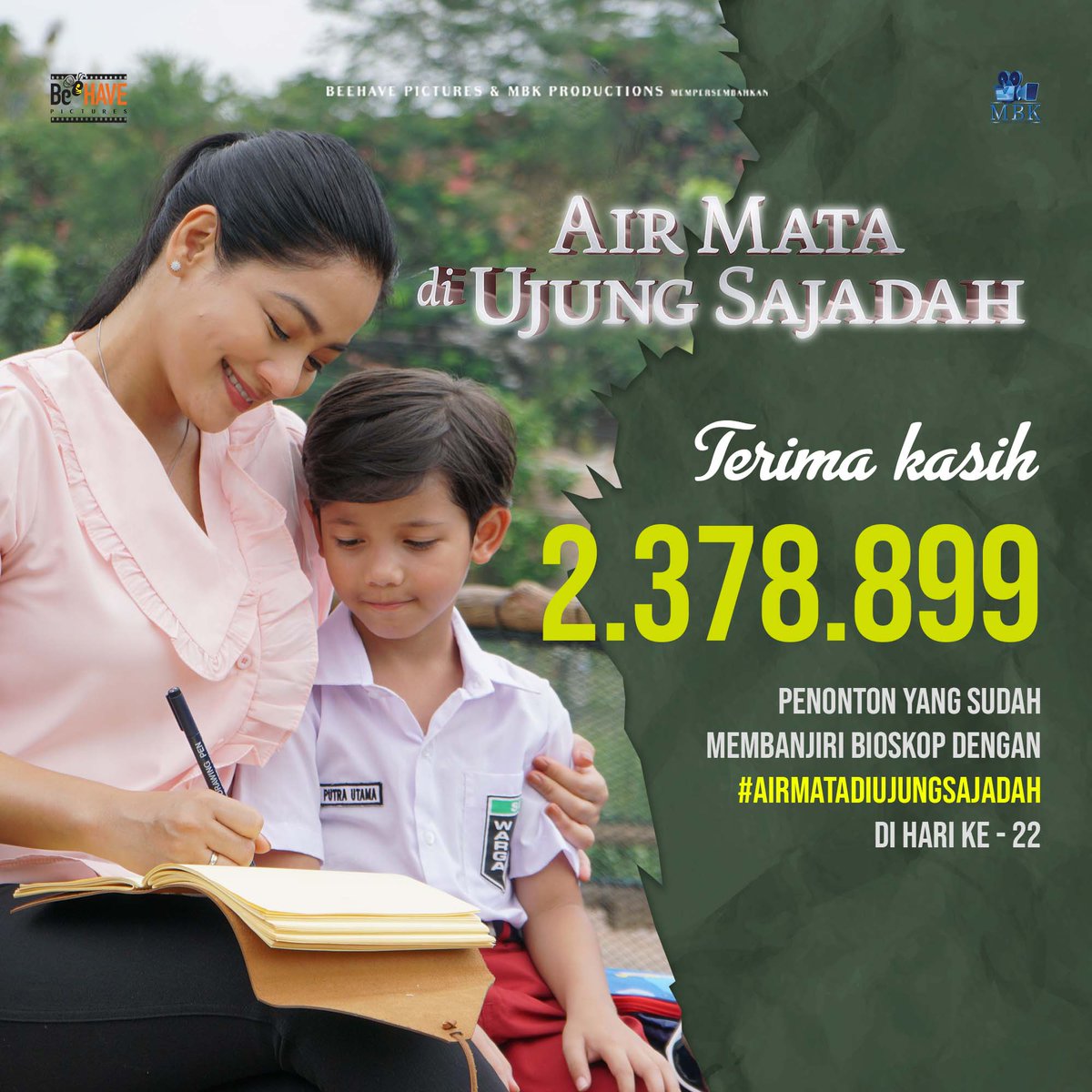 Tanpa apresiasi kalian semua, karya kami bukanlah apa-apa. Di hari ke-22 tayang, sudah 2,378,899 penonton membanjiri bioskop dengan #airmatadiujungsajadah.
Buat kalian semua pecinta film Indonesia, terutama penonton film AIR MATA DI UJUNG SAJADAH, kalian semua keren!
