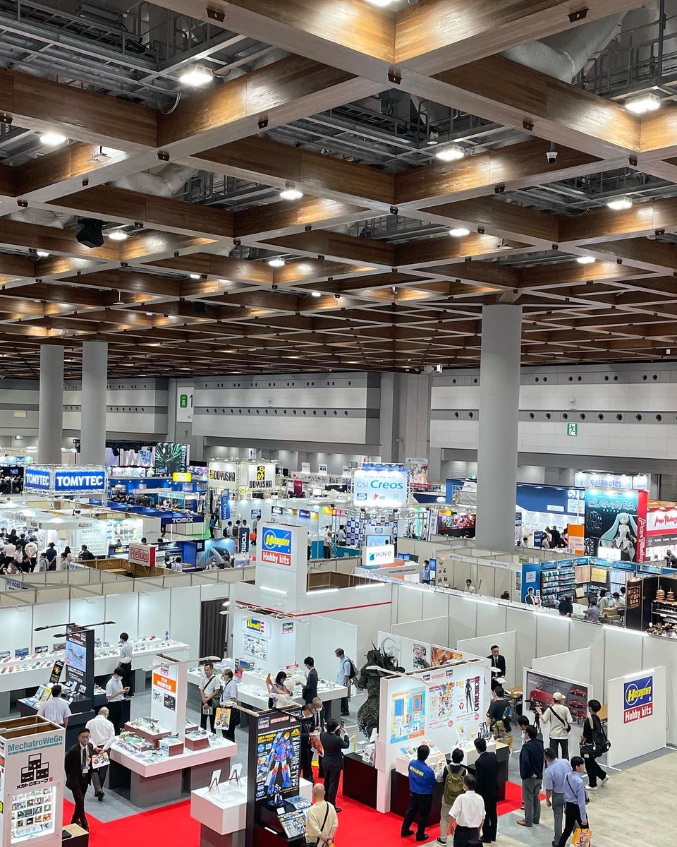 air_hobby's tweet photo. 全日本模型ホビーショーに行ってきました♪

いつもお世話になっているGSIクレオスさんのブースへ♪

こちらのエアブラシ機材はコンパクトでとても静かで安定した吹き心地❤️
生徒さんへもお勧めしています。

#日本エアブラシホビー協会
#GSIクレオス
#airbrush
#エアブラシ
#全日本模型ホビーショー https://t.co/BA0uPor1Ke