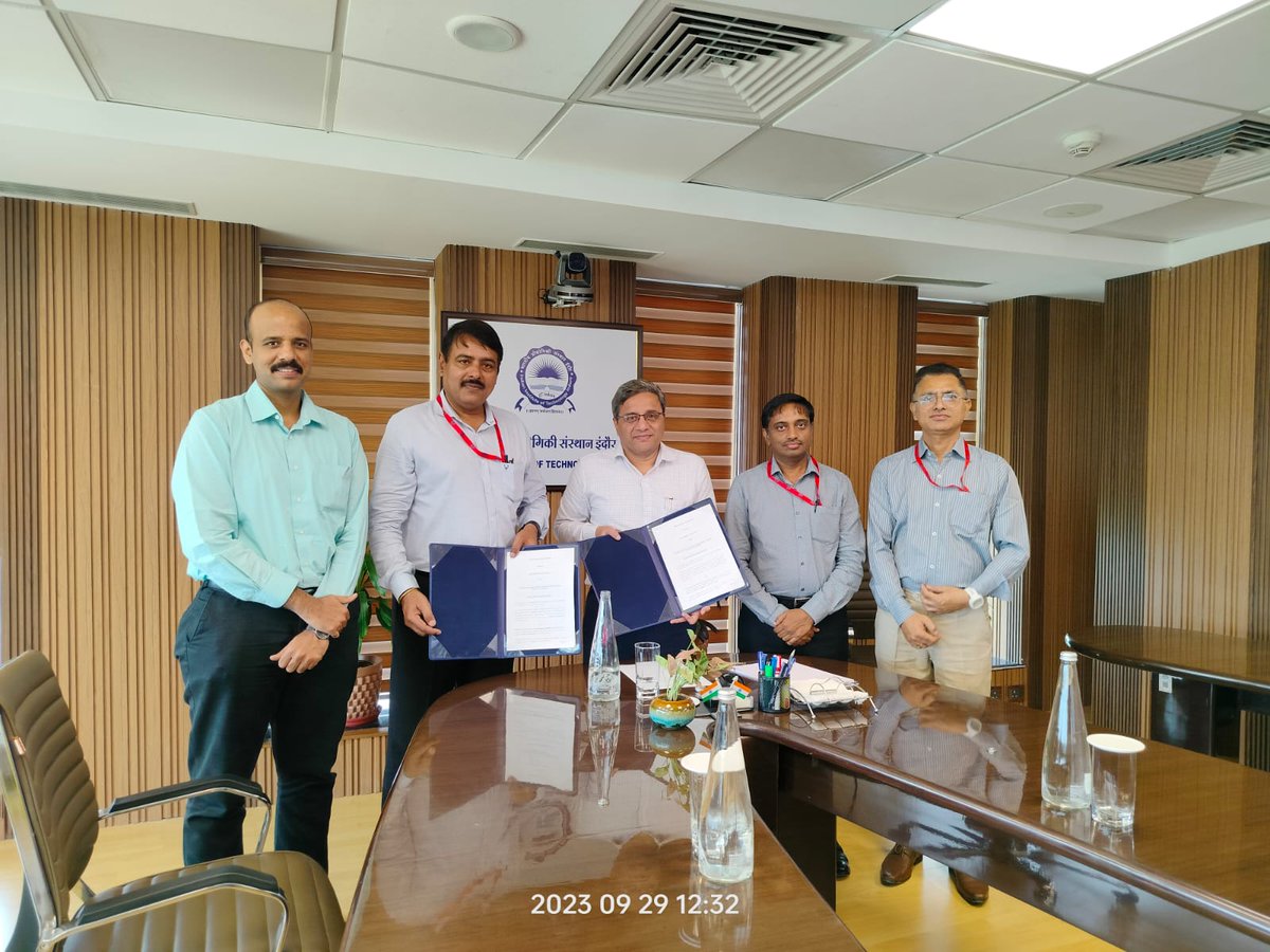 STPI_INDORE's tweet photo. An MoU is exchanged between #STPIINDIA &amp; IIT #Indore for fostering #innovation #startups  #Entrepreneurship in the fields of #IT #ITES &amp; #ESDM technologies, in the presence of Director @IITIOfficial Dr. Suhas S Joshi. @arvindtw @stpiindia  @DeveshTyagii @purnmoon @STPINoida https://t.co/ahA962hksB