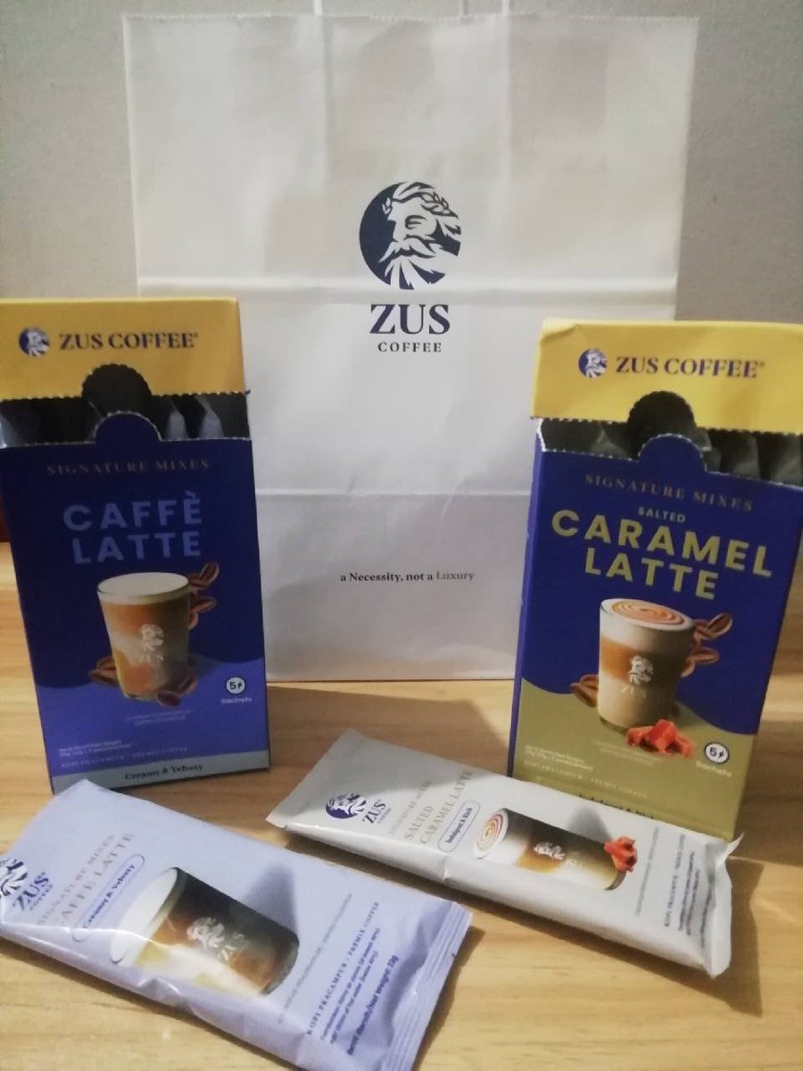 SantaiSini's tweet image. Senanglah Zus Coffee dah ada instant coffee. Pasni craving je boleh gi dapur bancuh sendiri 😍

kredit x Kashonmy  

#santaisini #coffeeinstant #zuscoffee #sedap #nyams #finally #kopisegera