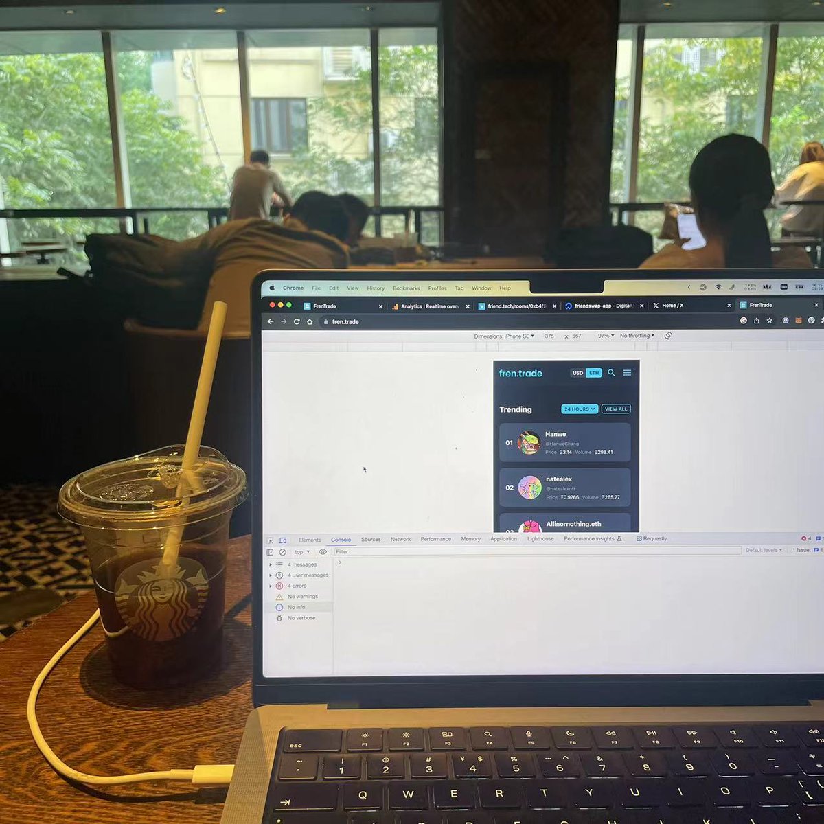 supezen's tweet photo. 今天老婆在公司加班,我在星巴克加班 #citywork https://t.co/HD5eIDFUvB