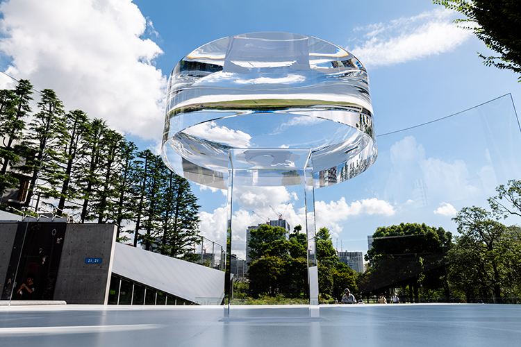 2121DESIGNSIGHT's tweet photo. 【ギャラリー3｜会場風景】
11月5日（日）まで「吉岡徳仁 FLAME ガラスのトーチとモニュメント」（主催：TOKUJIN YOSHIOKA + TYD）を開催中。DOCUMENTSでは会場の様子をご覧いただけます。ご来場をお待ちしております。https://t.co/ii5tMeWXNL
#2121designsight #gallery3 #吉岡徳仁 #tokujinyoshioka https://t.co/SXSo8kcVTc