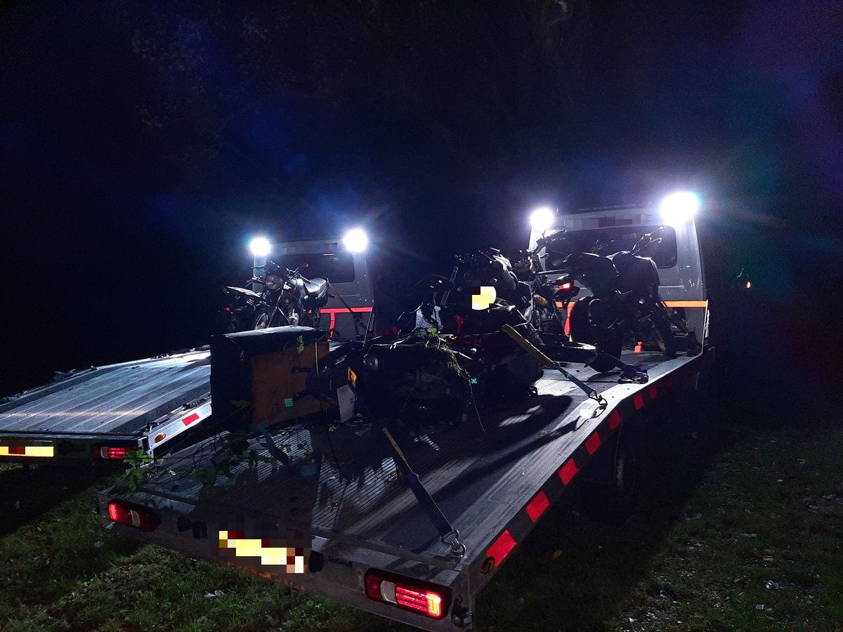 ASPRoadSafety's tweet image. TPAC cars from #OperationHemlock working with security partners from @TrackRecovery. located and recovered three #stolen motorcycles in @ASPBristol, further work then located a fourth. All on their way back to the rightful owners. 
#MotorcycleCrime