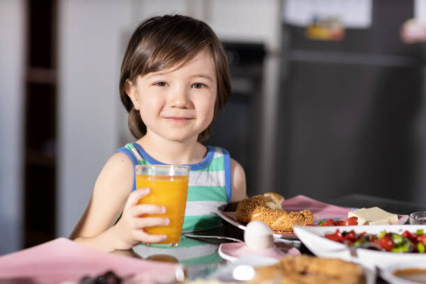 KAHVALTI 

🍳 Özellikle çocuklarda çok önemlidir.

🥚Gelişim sürecinde olan çocuklar için yağ,karbonhidrat, protein ve vitaminlerin düzenli olarak alınmasını sağlar. 

🥣Sabahları kahvaltı yapılmadığında, çocuklarda öğrenmede,kas koordinasyonunda azalma görülür.
#çocuk
#kahvaltı