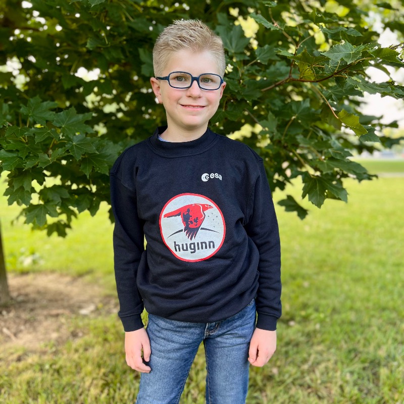 ESASpaceShop's tweet photo. Your young explorer could be the next @Astro_Andreas! 🧑🚀 Dream big in this #Huginn patch sweatshirt ideal for school or play.
https://t.co/BuaE4y8fVO
#ISS #Expedition69 https://t.co/hrIVRyO9uM