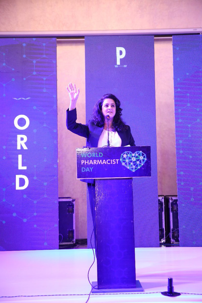 MuznaEbrahim's tweet photo. A day in the life of meeeee !!!! #suitup #beingMuzna #MoC #stage #corporateevents #checkmategroup https://t.co/29SZpXU1YB