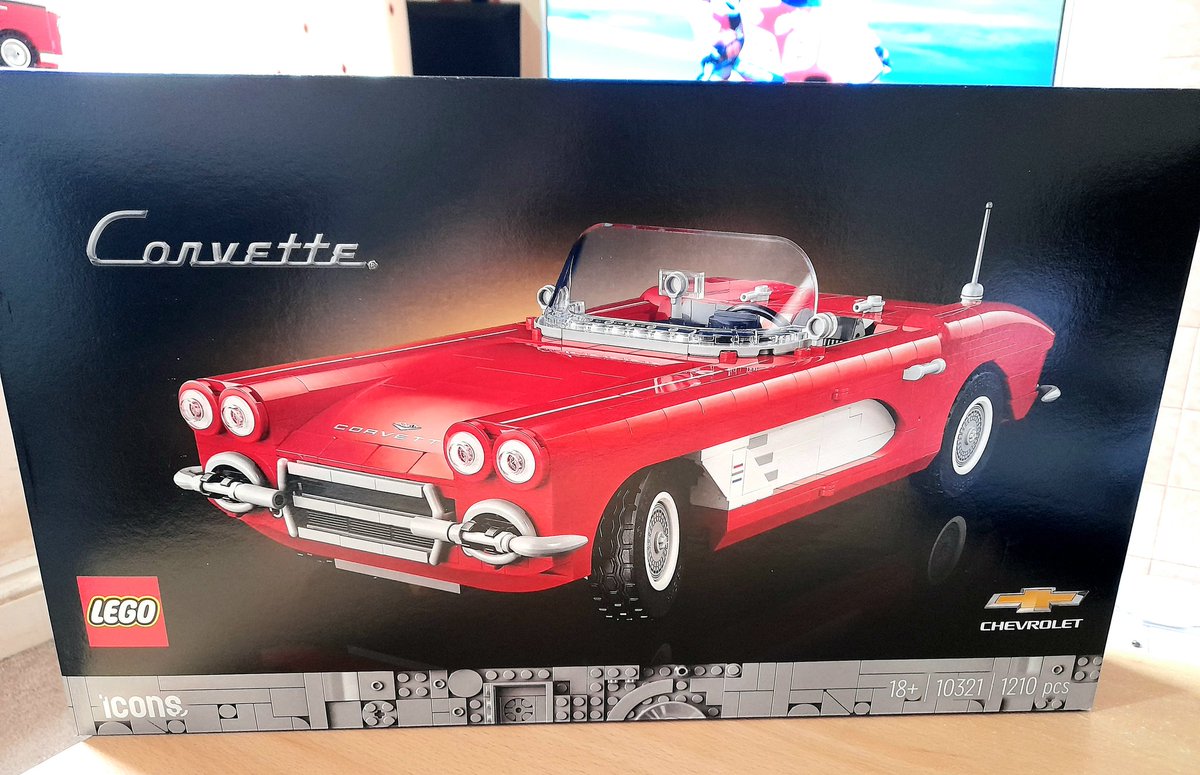RogerMaybank's tweet photo. Right. New build day. I've been looking forward to this one. The Chevrolet Corvette. #lego #Afolwacs https://t.co/zmIlZwaPmq