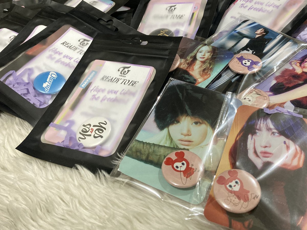 KpopTingiShop's tweet photo. Hi @dtrjbuynsell! 

I noticed that you always like and retweet our tweets. May I know if you will be attending RTB Day 2, so I can give you freebies? 😊 https://t.co/XMik2RIBIl