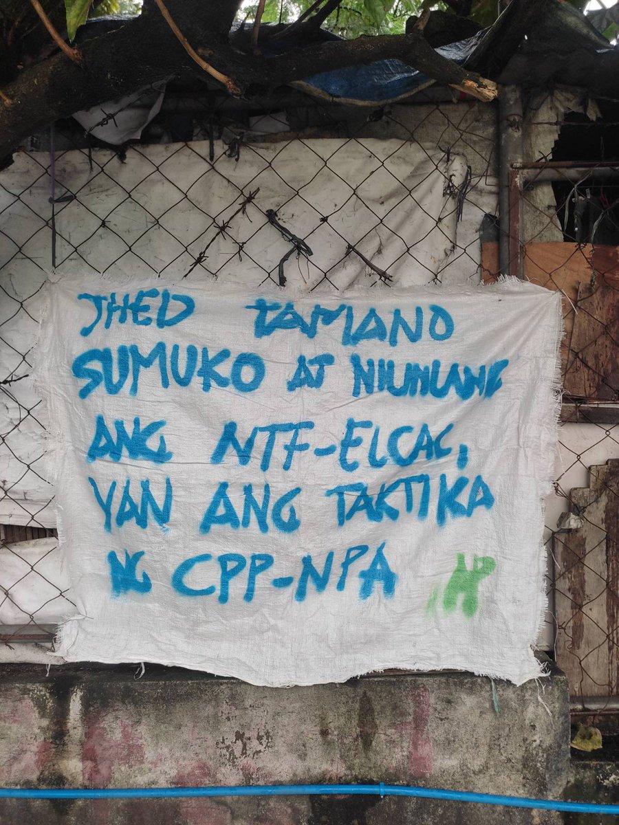 ALERT: Namataan bandang Philcoa, Quezon City ngayong araw, September 29, ang ilang mga poster na nanre-red-tag sa environmental rights defenders na sina Jonila Castro at Jhed Tamano.

#HandsOffJonilaAndJhed 
#NoToRedTagging 
#AbolishNTFELCAC