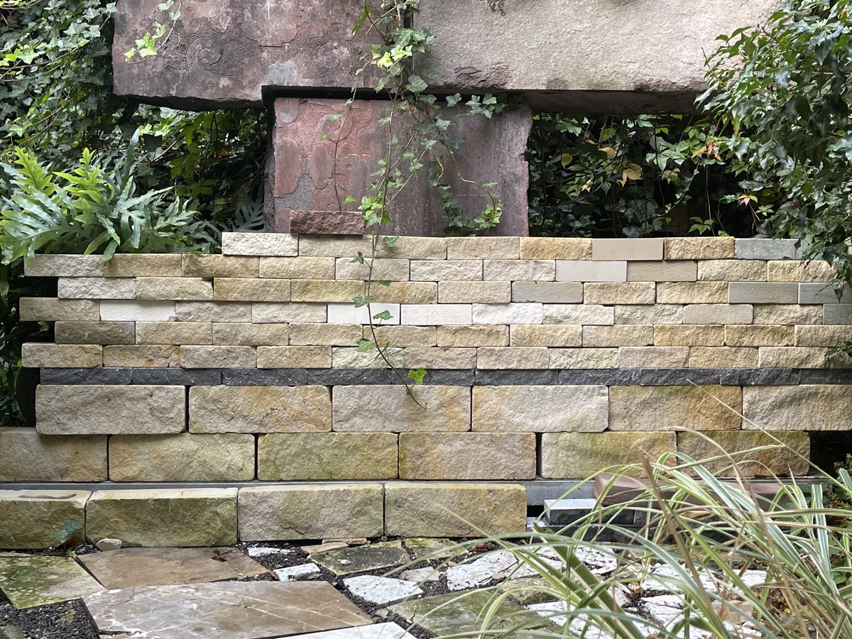 Groupwork_arch's tweet image. More stone bricks arrived, this time from Germans-Balague, Spain
65p each when sawn, more if rough split
colours from red, through charcoal to buff & white
same price but 97% less CO2 than fired clay