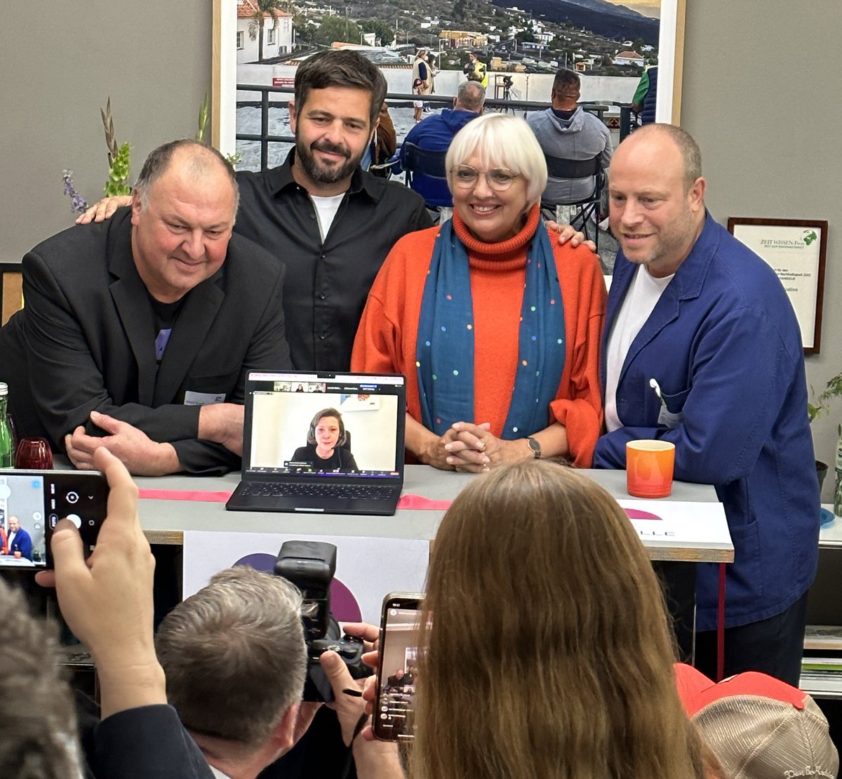 Für mehr #Nachhaltigkeit: Die #GreenCulture Anlaufstelle ist jetzt zentrale Ansprechpartnerin für die Kultur- und Medienbranche. Staatsministerin Claudia #Roth: „Der Start der Anlaufstelle ist ein Meilenstein auf dem Weg zur ökologischen Transformation.“
greenculture.info