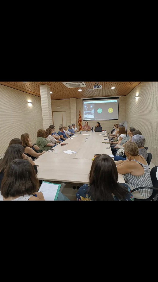 🤝 Les associacions de dones de la #TerraAlta es van reunir ahir amb Teresa Mariné Solé, consellera comarcal d’Igualtat, Feminismes i Ciutadania, per compartir projectes i inquietuds, així com la necessitat de treballar plegades per assolir nous objectius.