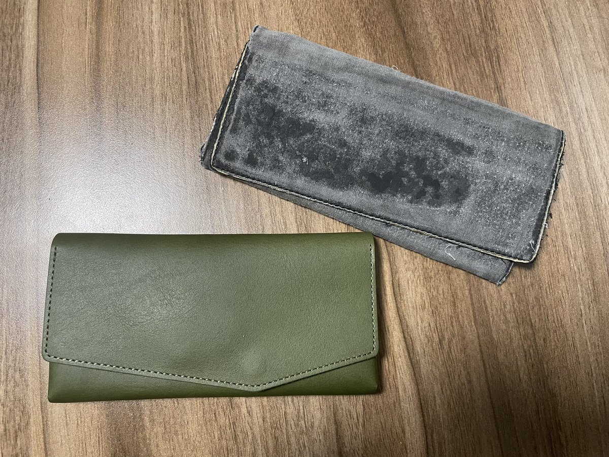 財布を買い替えまんた
ほぼ10年使った oxmox の財布、よくぞここまで持ち堪えた
いやこれを持ち堪えたと呼んでいいのか…？