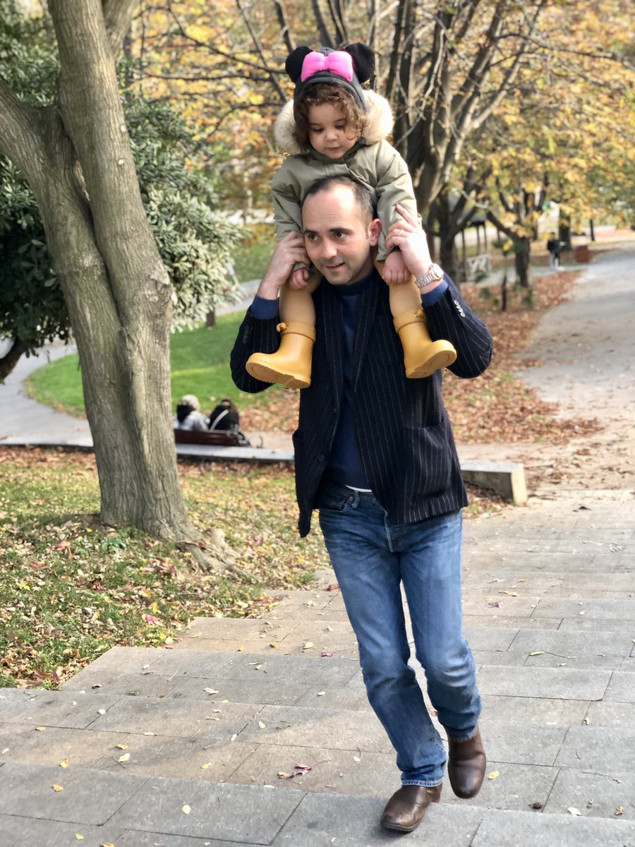 29 Eylül Silivri, 52. kapalı görüş: <a href="/tayfun_kahraman/">Dr. Tayfun Kahraman</a>'dan hepinize bin selam! 

Görüşte geçen kısa bir konuşma yıllardır yaşadıklarımızın özeti oldu:

Vera: “Baba sen bizim gittiğimiz parkın üstüne bina yapılmamasını sağladın. Bu iyi bir şey değil mi? Ne istiyor bu görevli adamlar