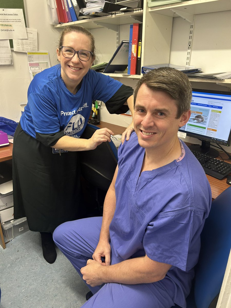 Leading from the front @keane_ow getting his #fluvaccine💉today. @BeaumontEDnurse chasing the race for the best directorate #protectingmetoprotectyou #peertopeer @Fionathorpe3 @shonab36 @Beaumont_Dublin @HSELive @Yvonne13Ryan @Mariagreene8