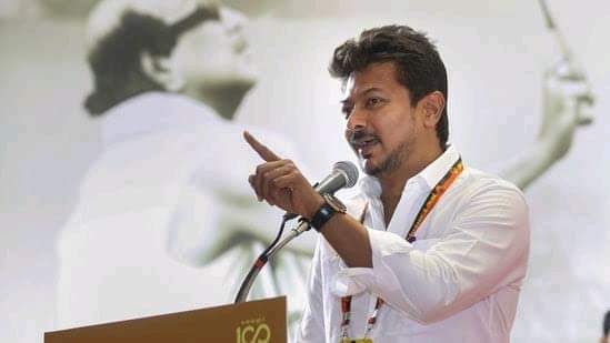 Shibin_twitz's tweet photo. எங்கப்பாவ பிரதமர் ஆக்குனா காவிரி தண்ணிய கொண்டு வருவோம் ,

எப்படி கொண்டு வரதுனு ரகசியம் எங்களுக்கு தெரியும் 🔥 https://t.co/8QmMlDZ7K9