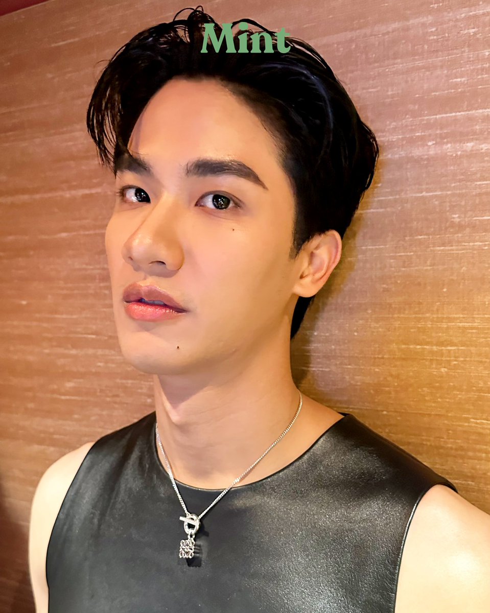 mintmag_th's tweet photo. เซ็กซี่! หนุ่ม #เตตะวัน เตรียมไปชมโชว์ LOEWE Women's Spring Summer 2024 ที่ปารีส สวมโททัลลุคจาก LOEWE มาสตรีมชมแฟชั่นโชว์ไปพร้อมกับหนุ่มเตในเย็นวันนี้ เวลา 16:30 น. (เวลาไทย) ทาง @loewe และ https://t.co/dsSBF1LJmY 💚

#LOEWE
#LOEWESS24 
#LOEWEXTayTawan 
#tawan_v 
#MintReports https://t.co/nFZPBgyHnX