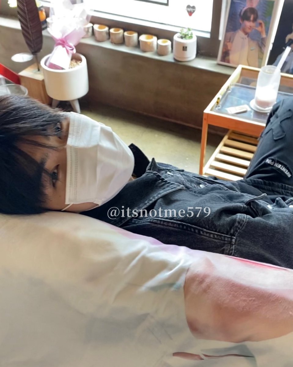 gvnwkie's tweet photo. no bc i'd actually pass out on the spot if i was op https://t.co/Url9OBJYys