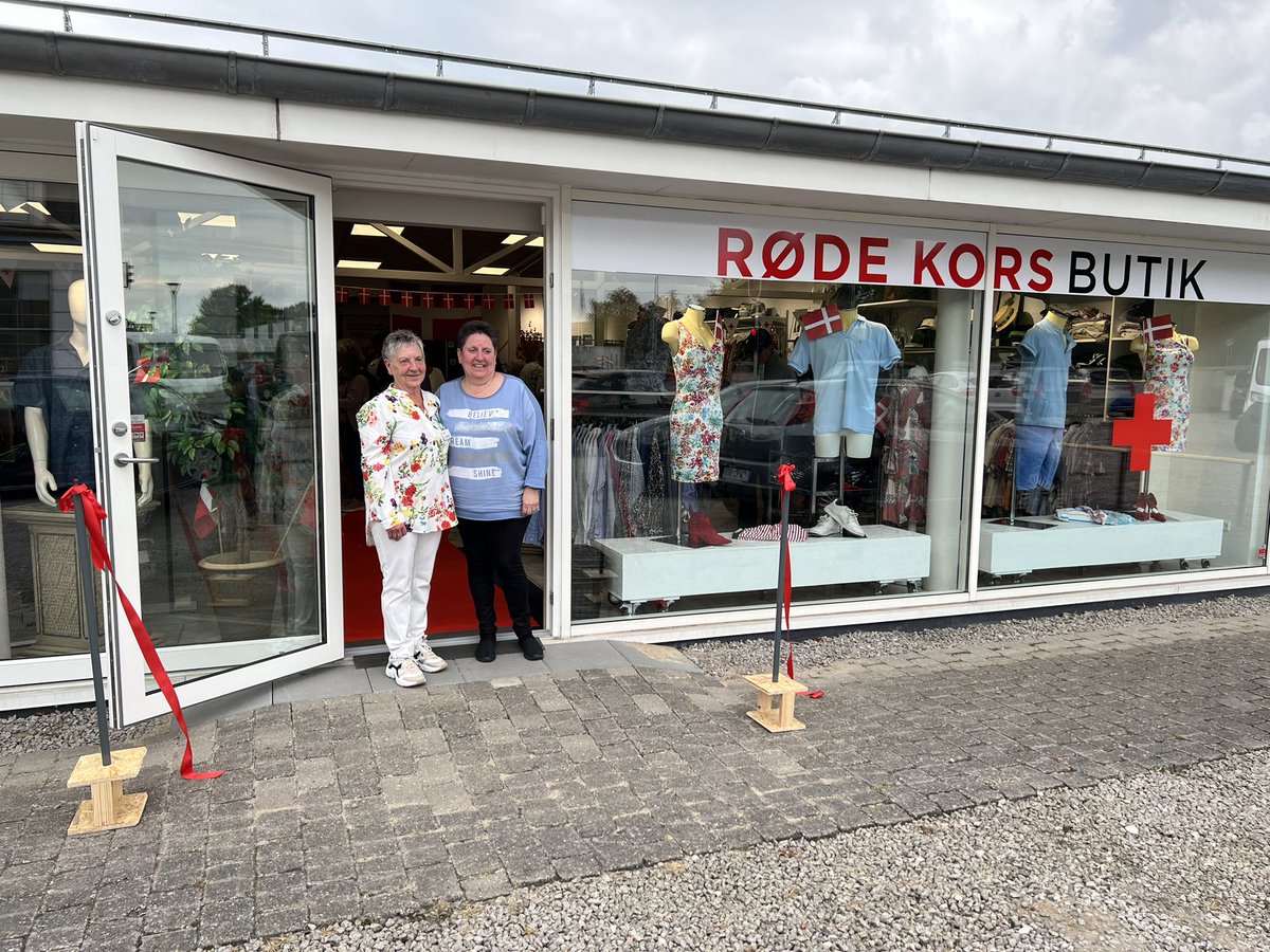 #frivilligfredag 40.000 Frivillige i <a href="/danskrodekors/">Røde Kors</a> er undværlige. Dem og alle andre der gør en frivillig indsats for andre, hylder vi i dag.