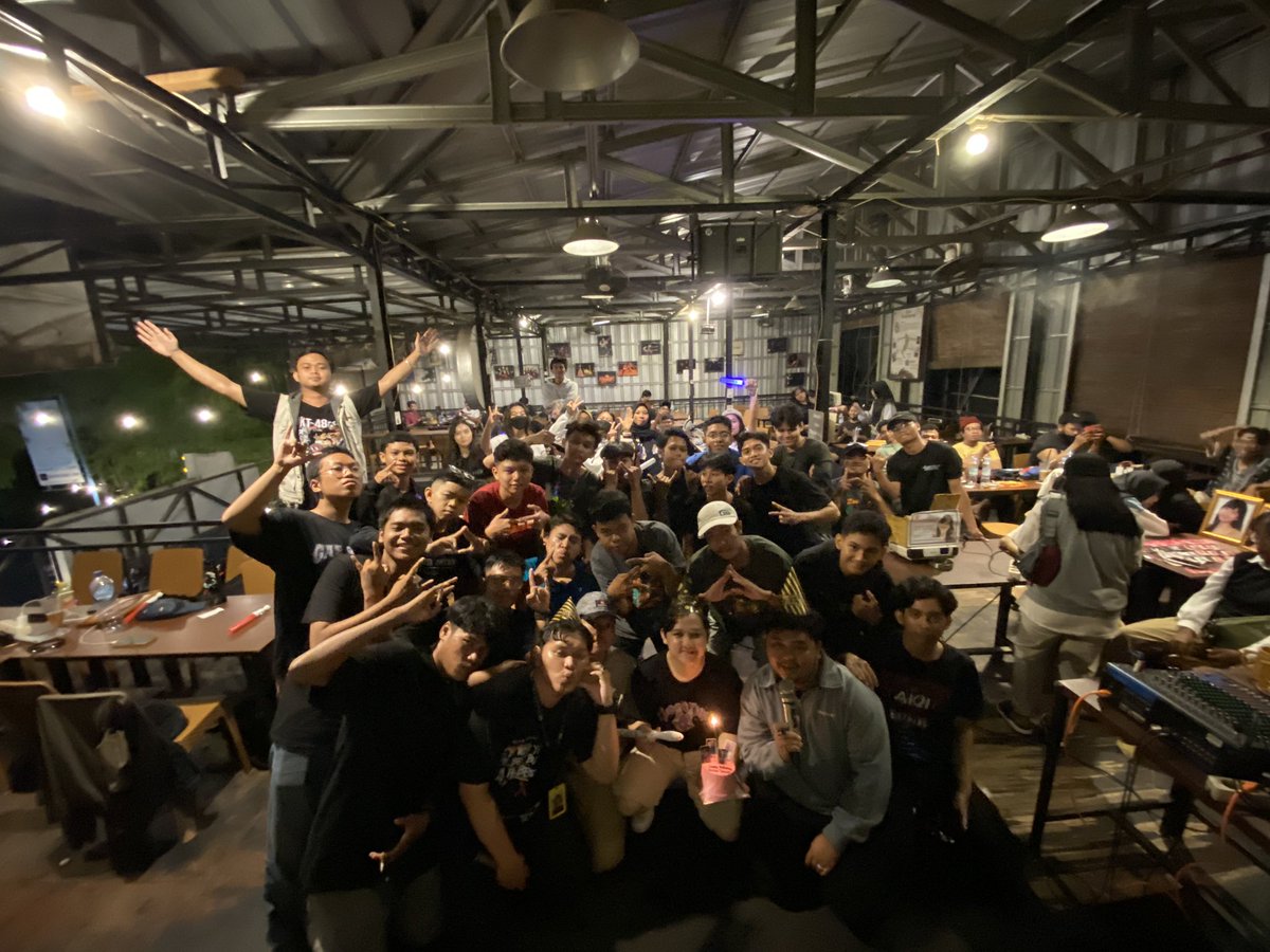48FansPontianak's tweet photo. Terima kasih sudah datang ke nobar sts @Y_ChikaJKT48 tadi malam bersama 48Fans Pontianak🙏🏻

Minggu depan dipastikan ada nobar lagi. Ditunggu saja info selanjutnya!

#48fanspontianak https://t.co/xHtwwAFCsi