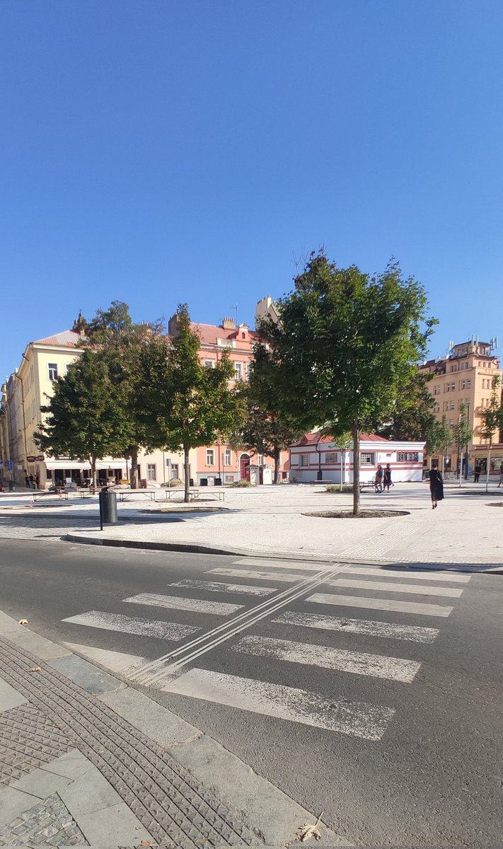 MinistryofWalk's tweet photo. Ostrčilovo náměstí v Nuselském údolí. Před a po. #Praha2 #náměstí https://t.co/A2KvjdtZX7