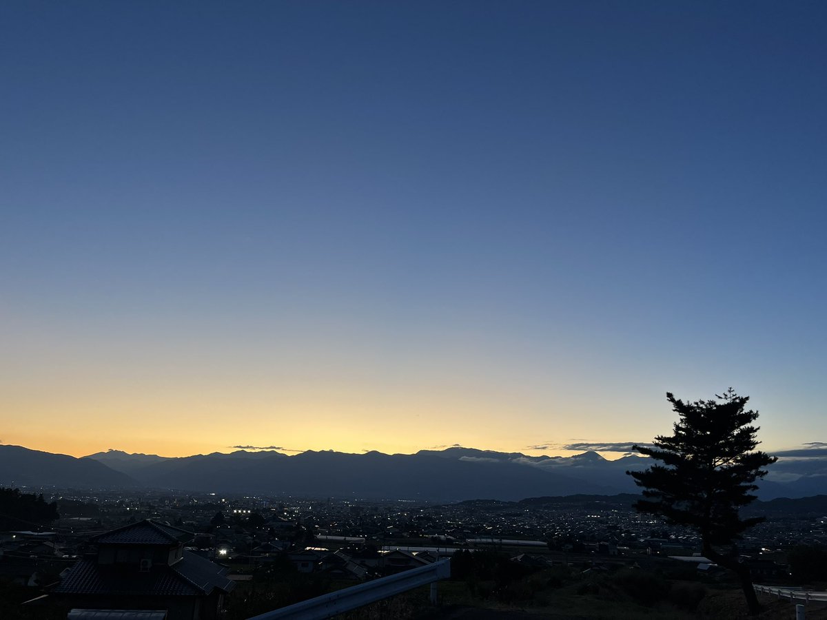 yajicooo's tweet photo. 平地でもこんな景色見れて🥹

2日連日での講習会。一日中ずっと座ってるの辛かったー

坂道ダッシュして自分の重さ体感😢 https://t.co/OhozhxWCZ1