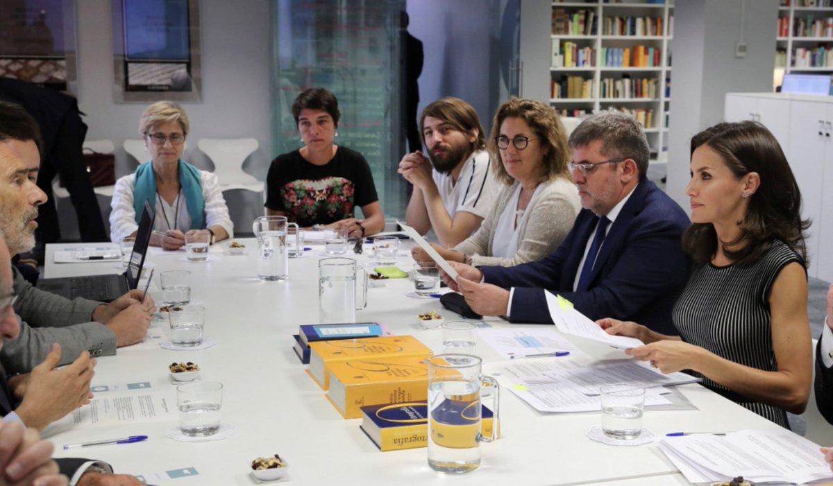 Mario Tascón era una de esas personas cuya genialidad se disfraza de sencillez. En la Fundéu, que dirigía, siempre afable y como uno más. Su sentido del humor era devastador. Fue un pionero en el periodismo digital. Esto de morirse creo que no lo vio venir ni él. Adiós, amigo.