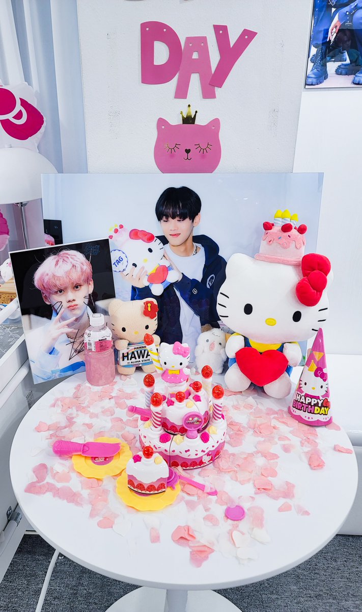 ciipher_tanfly's tweet image. 핑쿠 핑쿠 예쁘구만! 💕 귀욤 귀욤 🙂
특전도 귀여워 😄
태균아! 생일 미리 축하해용 🎉 🐈‍⬛

#세계염냥이의날 #염냥이의_생일파티
#염태균 #TAG

Cafe &amp;amp; Photo Booth @ 카페 코드