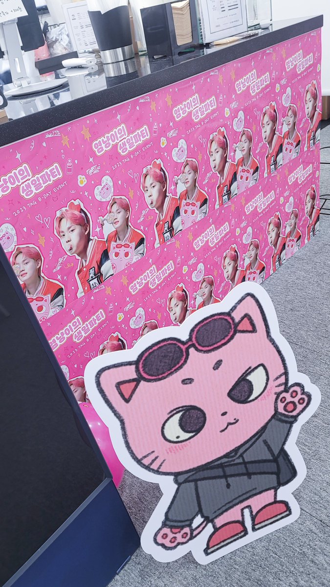 ciipher_tanfly's tweet image. 핑쿠 핑쿠 예쁘구만! 💕 귀욤 귀욤 🙂
특전도 귀여워 😄
태균아! 생일 미리 축하해용 🎉 🐈‍⬛

#세계염냥이의날 #염냥이의_생일파티
#염태균 #TAG

Cafe &amp;amp; Photo Booth @ 카페 코드