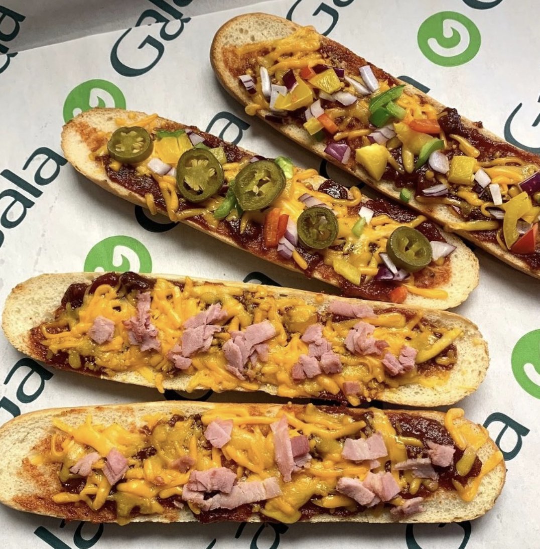 Gala_Retail's tweet image. Say goodbye to lunchtime dilemmas with delicious pizza rolls at New Street Deli!
#PizzaRolls #LunchIdeas #QuickBite #CheesyGoodness #Gala #NewStreetDeli
Image by Gala Courtown