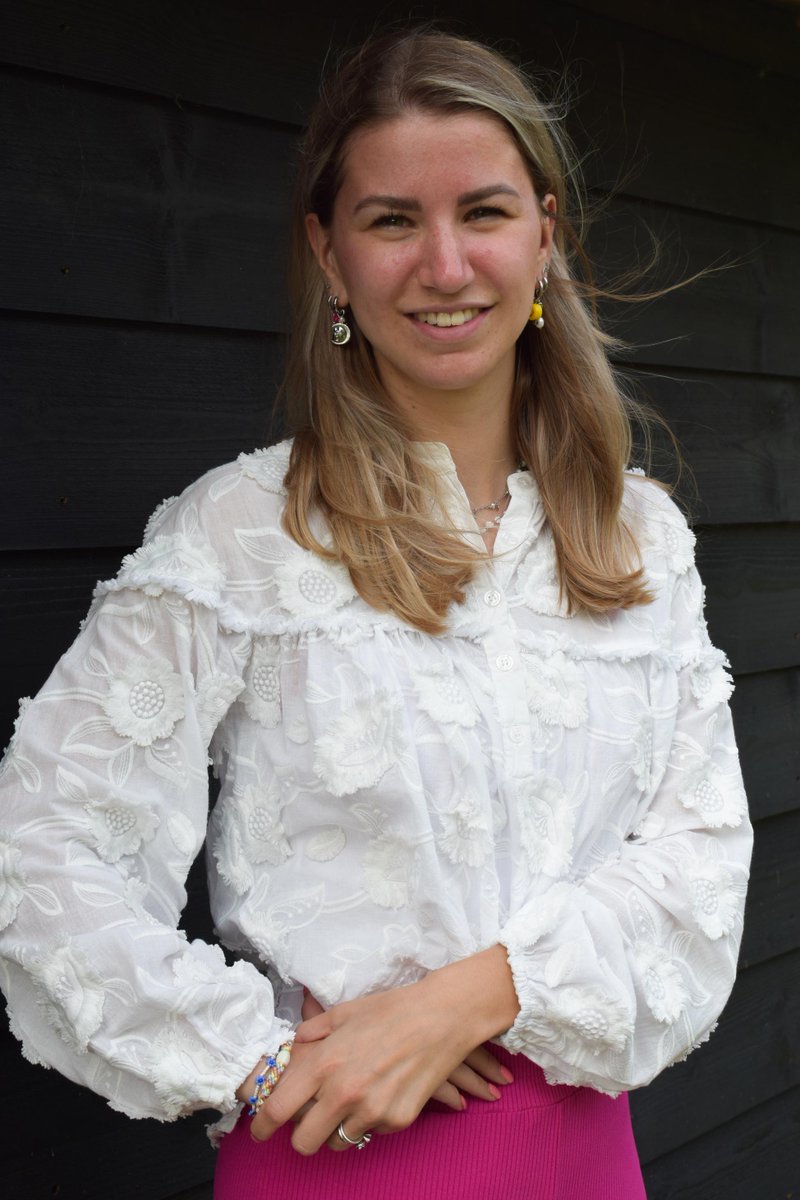 Dit is Neeltje! Naast haar werk als #verpleegkundige werkt ze ook als werkbegeleider, examinator en praktijktoetser Wet zorg en dwang binnen #Dichterbij. 

Volgende week laat ze zien hoe haar werkweek eruit ziet.🤳

Benieuwd? Volg ons dan op #Instagram: instagram.com/stichtingdicht…