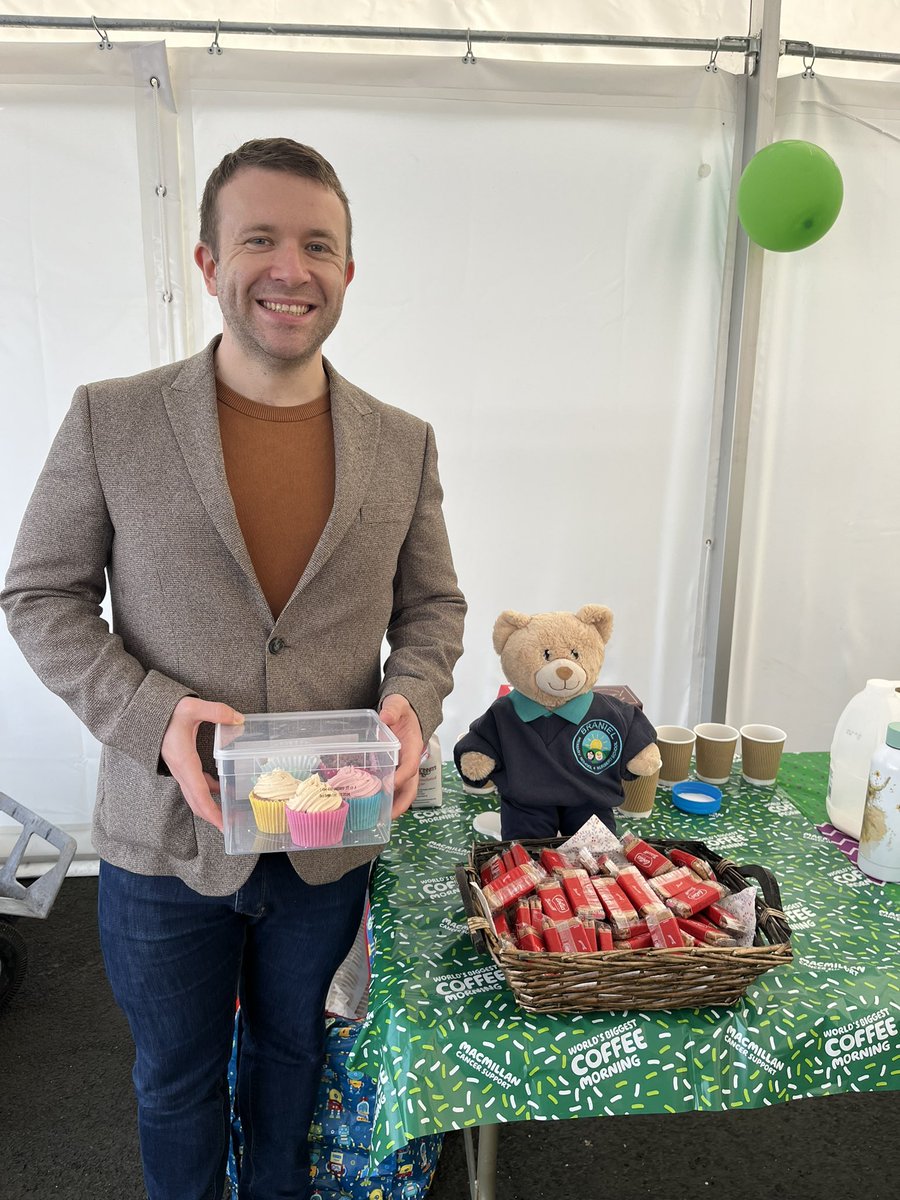 Great morning at the @BranielPS @macmillancancer Coffee Morning in East Belfast. Y5 B and the teachers put on a fantastic spread! #TeamBraniel #MacmillanCoffeeMorning