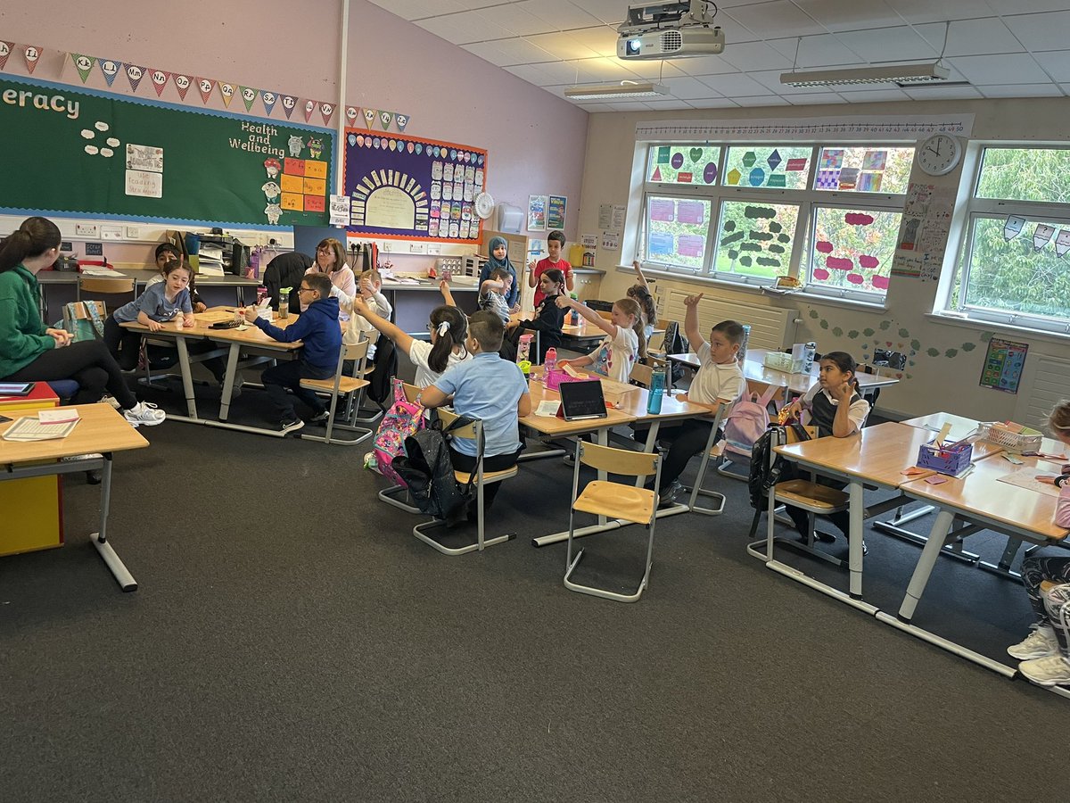 MsCQuinn2's tweet photo. This morning I have the pleasure of taking part in P4’s reading lesson, focussing on using questioning to understand a text led by @MissPaton01 
It is excellent to see all pupils engaging in group work while learning. @HaghillTeam @GCCProbationers https://t.co/7LRzBeaURF