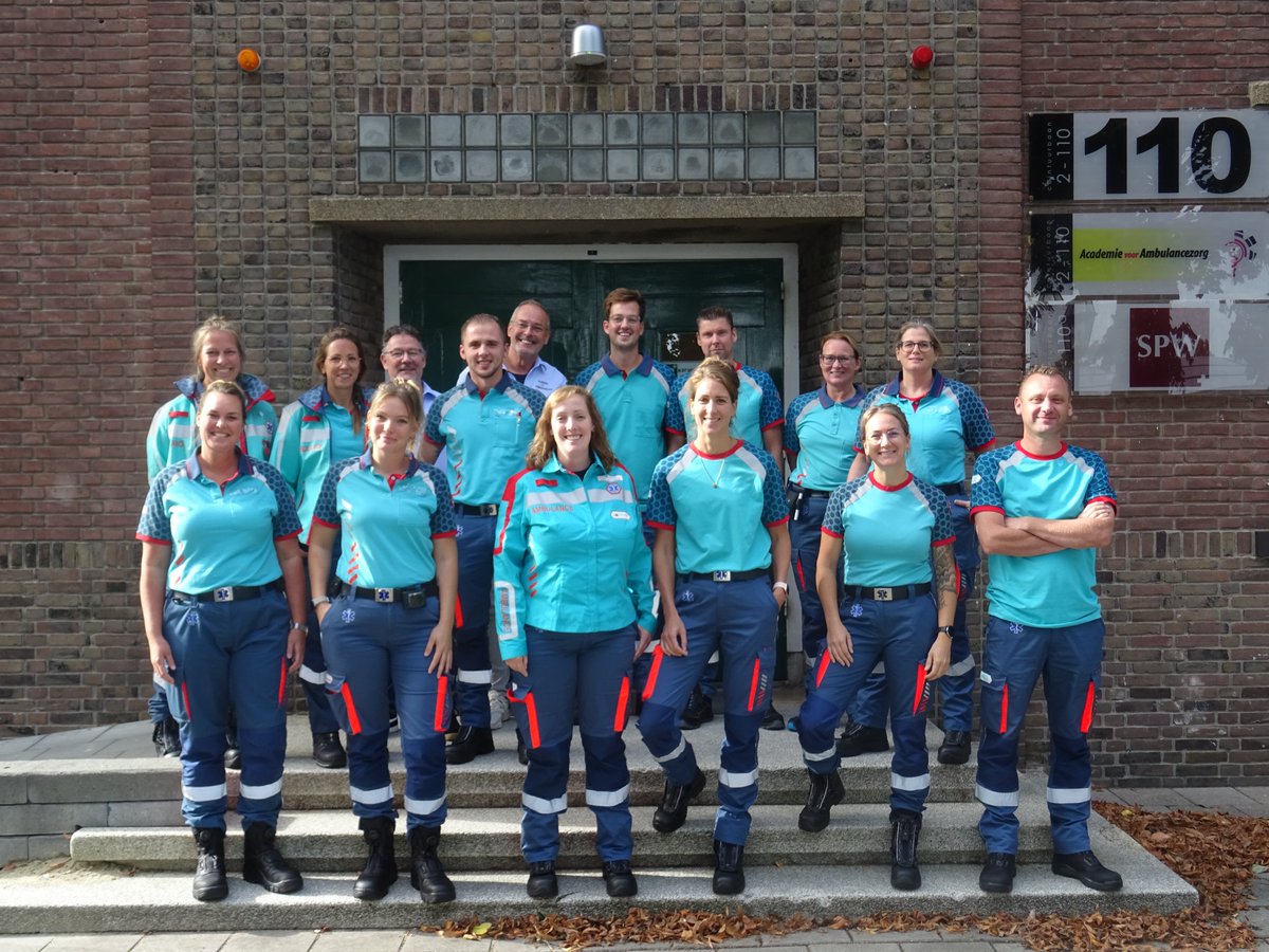 In september gaan we niet één maar twee groepen opleiden. Deze week is er een tweede groep gestart met de opleiding tot ambulanceverpleegkundige en ambulancechauffeur.

Van harte welkom en heel veel succes gewenst allemaal!

#opleiden #ontwikkelen #dmvda #leren