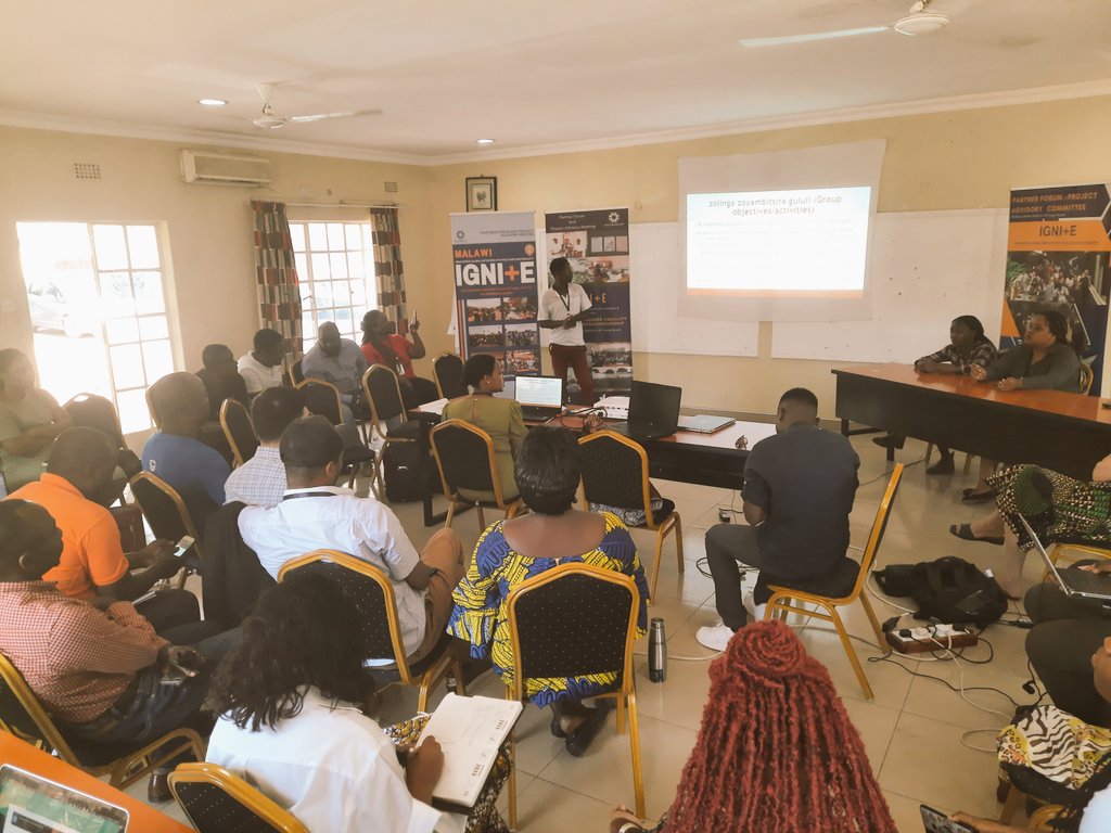 paulatsu2323's tweet photo. "Integration of refugee education into national systems holds the possibility of improving access and quality of learning by refugees and migrants." #Youthvoices #HappeningNow @wuscmw partners forum as Colette sharing... #RefugesMatters #WuscMalawi https://t.co/8Zo18Wfs95