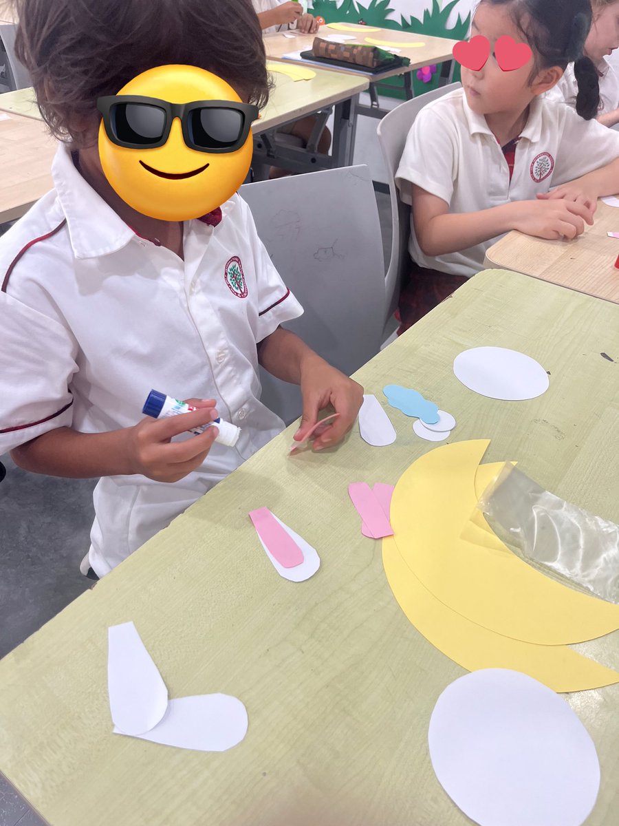jocelyn_seah's tweet image. 🏮🌕 Y3 Mandarin Foundation students are hopping into the Mid-Autumn spirit! 🐇🏮 They&apos;re crafting adorable rabbit lanterns 🐰✨ and unraveling the captivating legend of the Mid-Autumn Festival中秋节快乐 #MidAutumnFestival #lantern @HELPISKL @HISPriMandarin #his_learning
