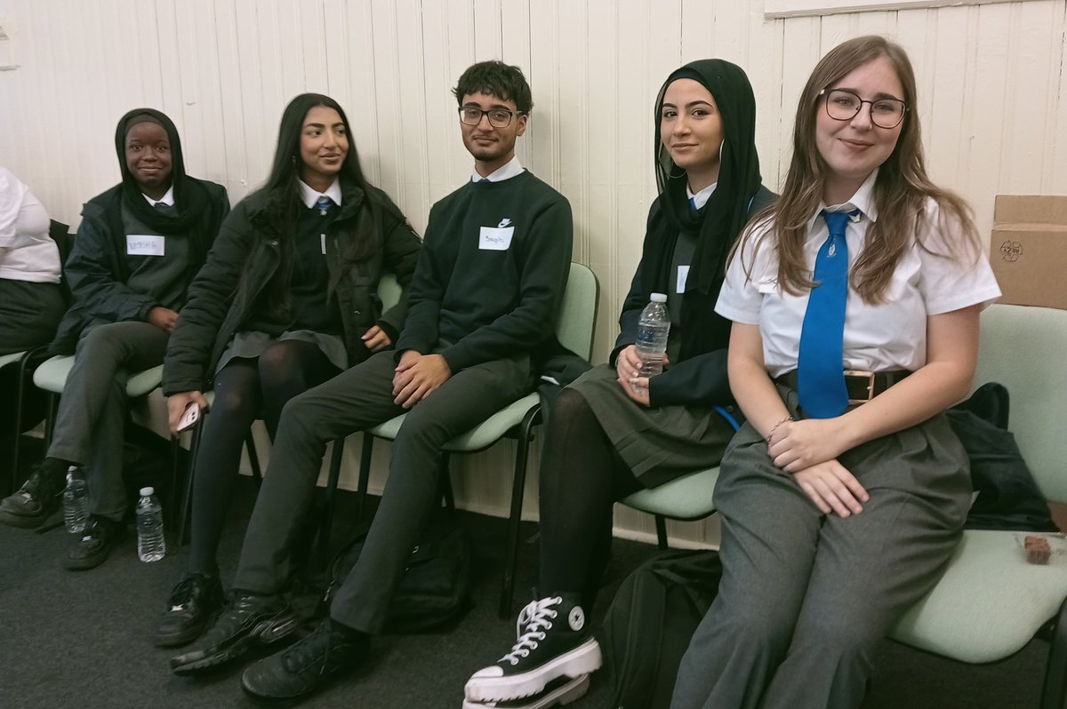 EalHolyrood's tweet photo. Planning for an ant-racist Glasgow! Real change starts here! #antiracism #promotingequality @HolyroodSec @GlasgowEPS https://t.co/DhnIoK7Rcn