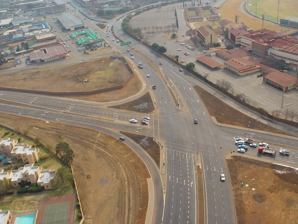 Fhatuwan_'s tweet photo. Before &amp; after: Alberton Ring Road West Intersection with Swartkoppies Rd &amp; Heidelberg Rd. #CivilEngineering https://t.co/X6xTlgyO3u