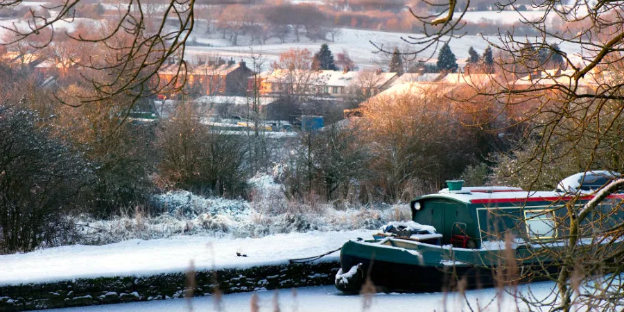 Winter @CanalRiverTrust moorings for 2023/24 will be available for up to four months from 1 Nov 2023 until 29 Feb 2024. Permits will be on sale from Tuesday, 3 Oct at 8am on a first-come, first-served basis. More info about locations and prices here: tinyurl.com/puj37uy6