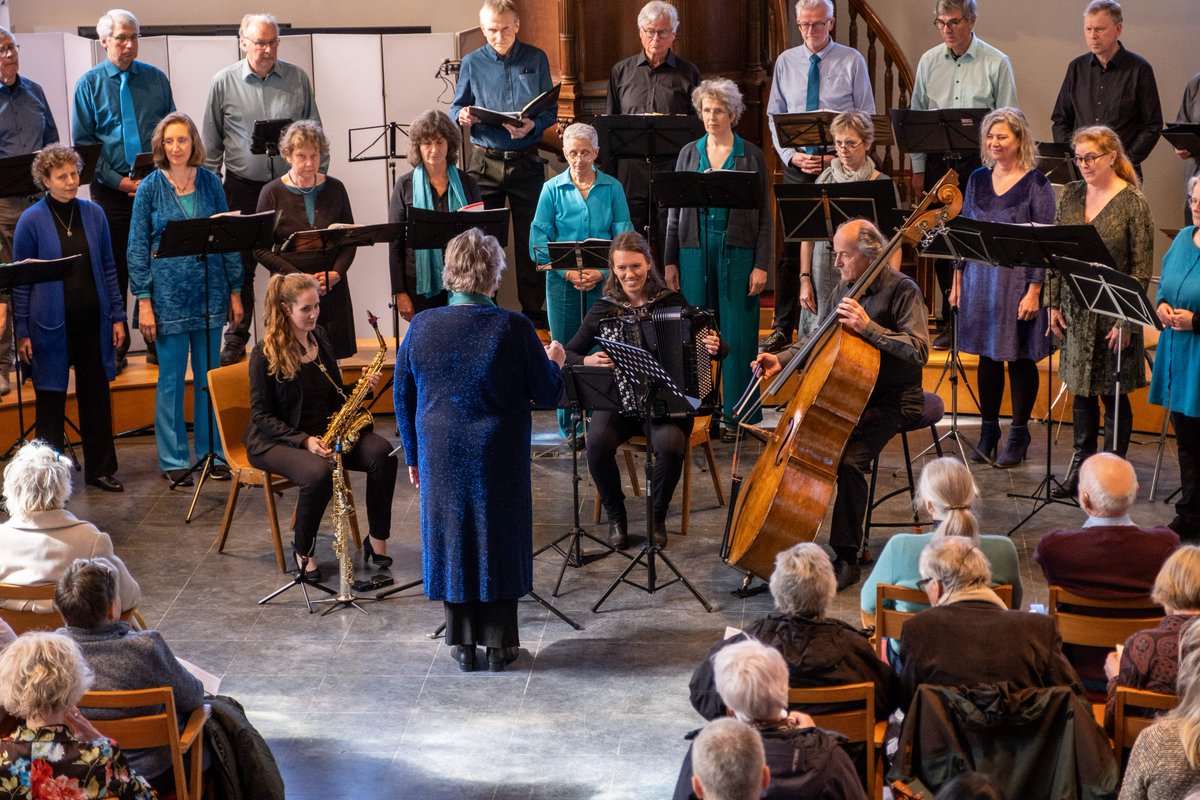 Prachtige foto van Les Moucherons voorstelling Lux Aaeterna gemaakt door Piet Burgel