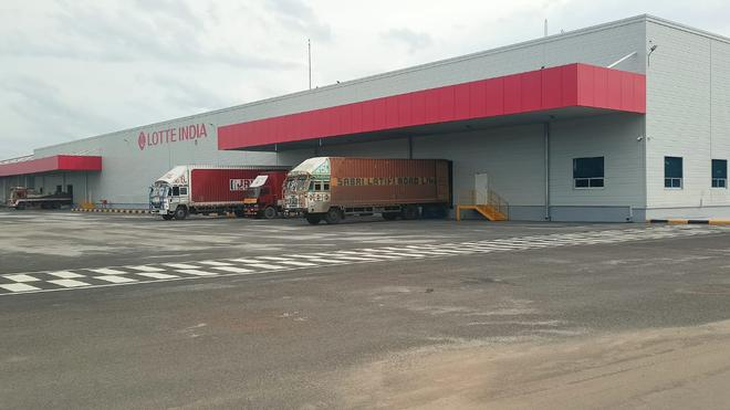 update_tn's tweet photo. #Lotte India invests ₹185 Cr in expansion in its factory near #Chennai to increase production of Lotte Choco Pie products  

- Augmented production capacity now stands at 1,420 tonne per month

https://t.co/htafc3wiIg https://t.co/V4Z2jeu4mZ