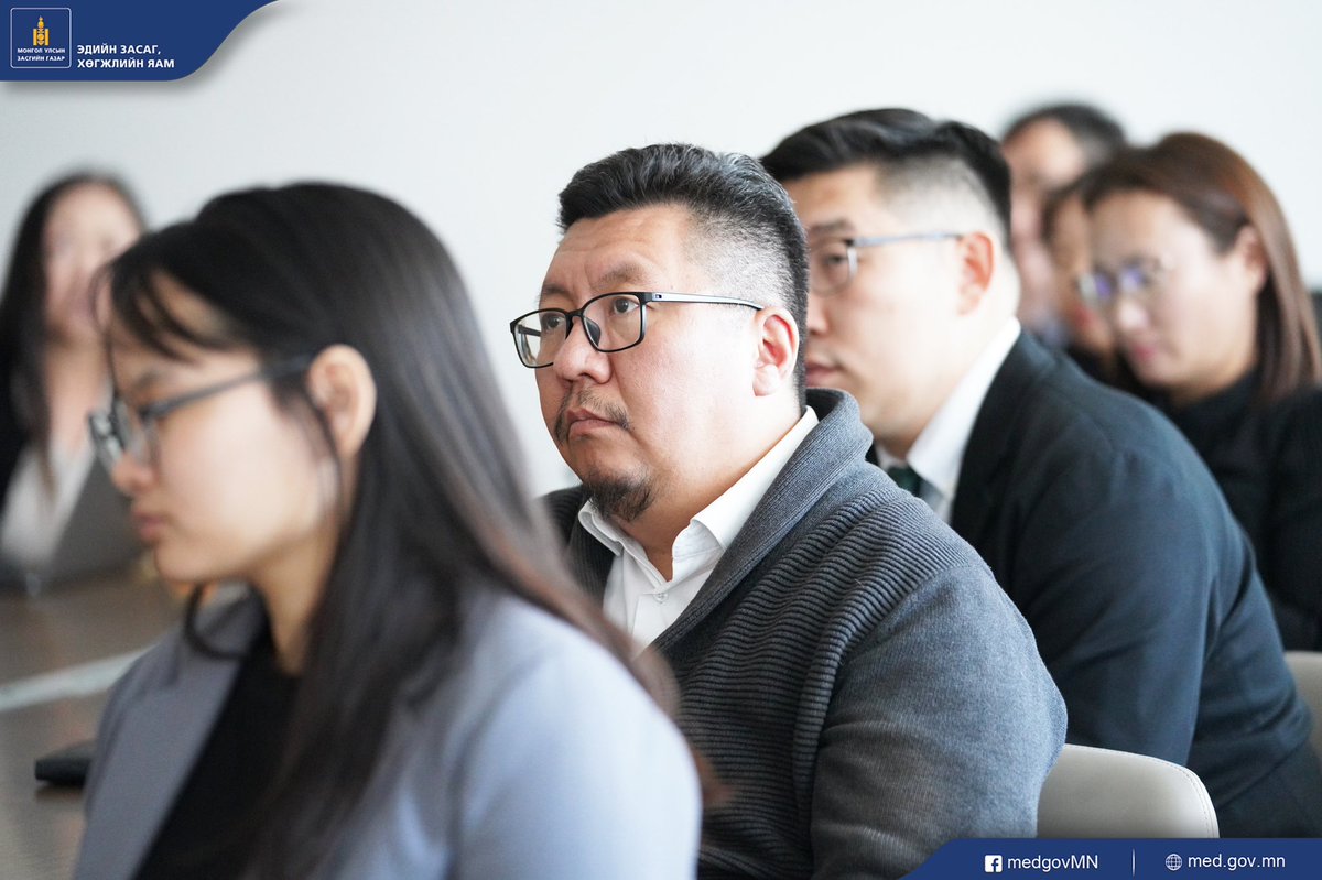 “Зөвийг Шүгэлдэгчид” НҮТББ “Эх орондоо л очихсон” баримтат киног ЭЗХЯ-ныханд толилууллаа.
Тус кино Ковид-19 цар тахлын үеийн гадаадад гацсан Монголчуудын бодит түүхийг өгүүлэхийн зэрэгцээ хөгжлийн бодлого, төлөвлөгчдийн шийдвэр бүр хүний төлөө байх ёстойг санууллаа.