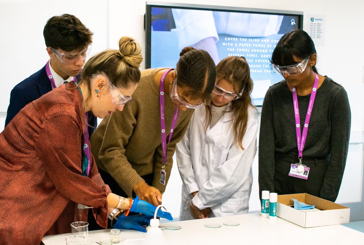 HarrisSutton1's tweet photo. Morning of scientific learning for our HASU6 students who prepared and observed dividing cells of actively growing garlic root tips. https://t.co/OyWywkrVrW