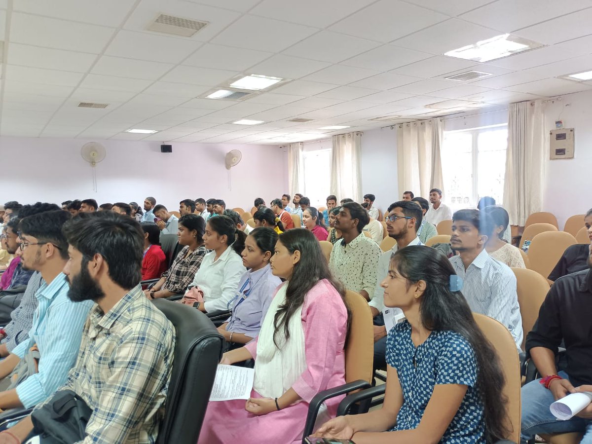 LuPlacement's tweet photo. Placement drives at LU by Central placement Cell was conducted with HDFC and LIVESCIENCES and many other companies . A huge crowd of Students attended and were enthusiastic to get the best job opportunities that were made available to them. https://t.co/s8EYSXiVcy
