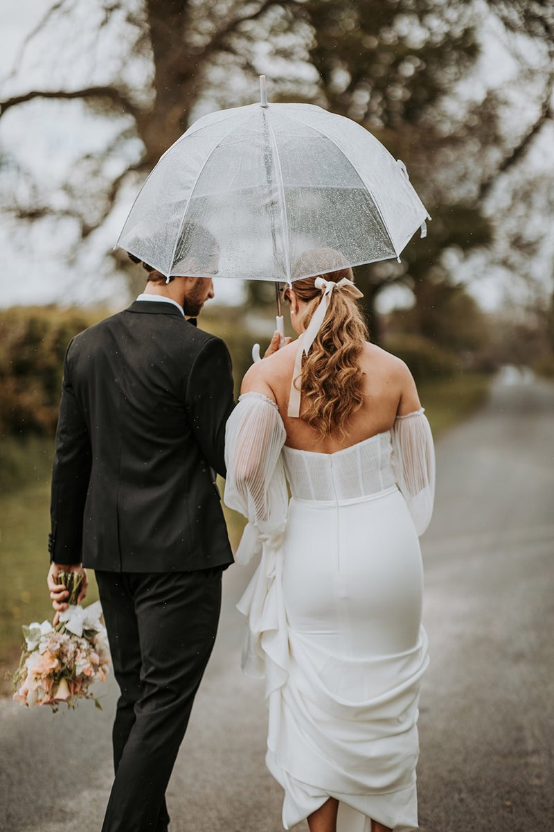 Eden Barn wedding with fringe garland, neon signs, and a bespoke bridal leather jacket! 🙌 😍 rockmywedding.co.uk/eden-barn-wedd…