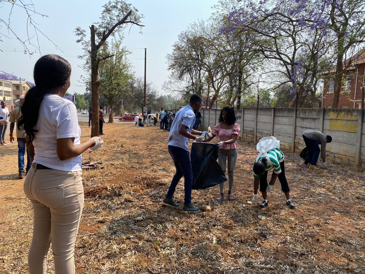 #LCOYZim23 day 2 beginning with a cleanup campaign in @CityofBulawayo with young people leading by example. A safe and clean environment is a right to all . It is also the responsibility to all to maintain cleanliness #ClimateActionNow