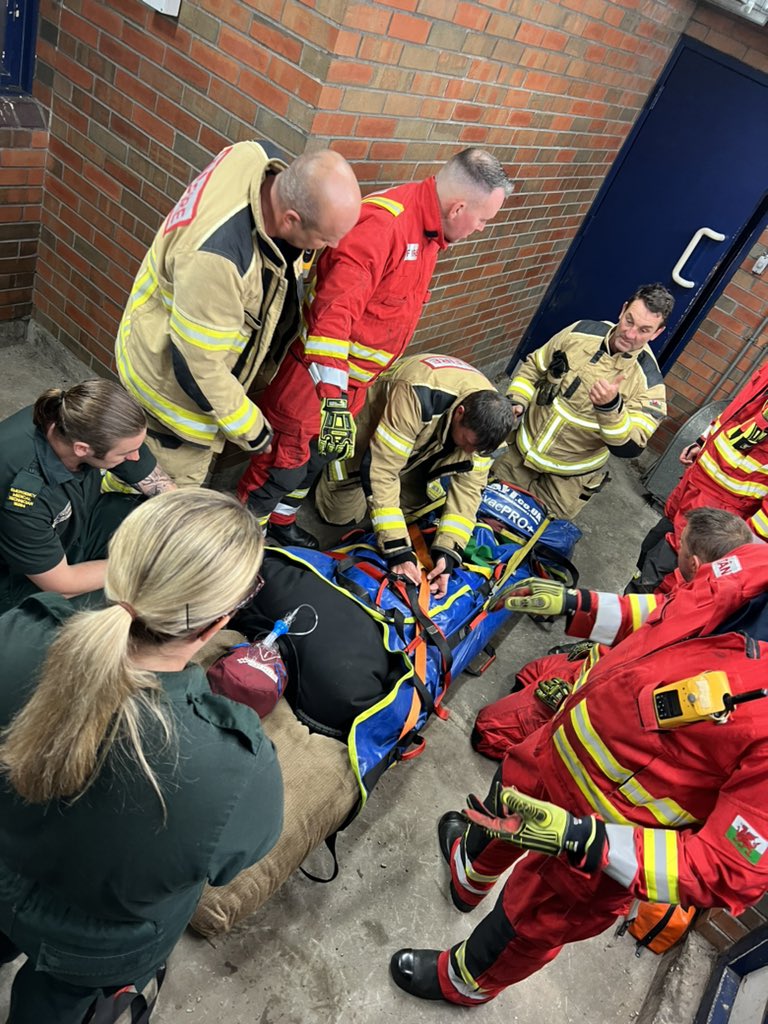 RuthLeeLtd's tweet photo. How awesome are our #FridayFavouritePhotos this week?!  Huge thanks to @Mark1howells @sopockiewopr Peldēt droši @sussexsar for sharing your Ruth Lee pics! 📸📸📸 https://t.co/JOXYUAaWJU