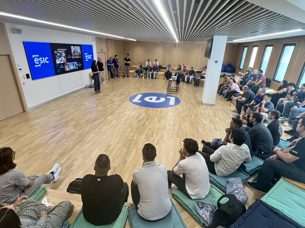 BizzSummit tweet media