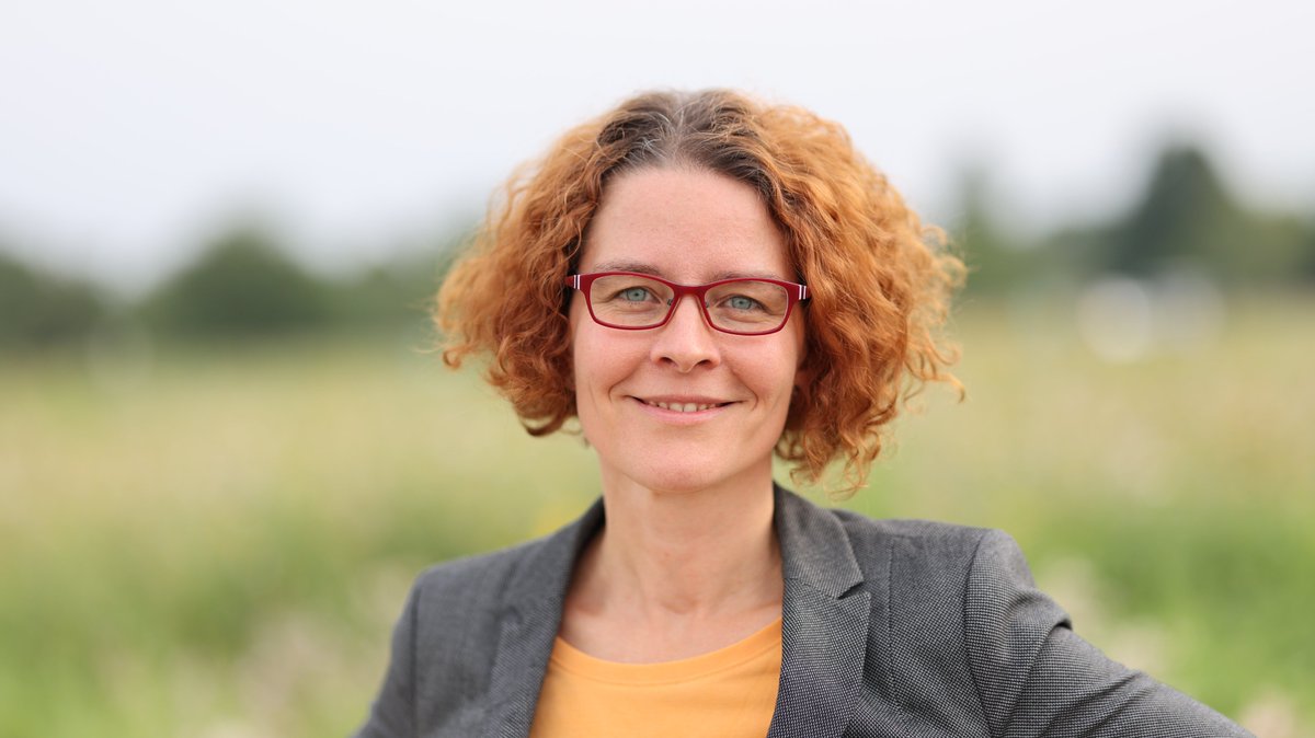 Herzlich willkommen! 🎉👋 Das Institut für nachhaltige #Wasserstoffwirtschaft (INW) am FZJ wächst. Wir freuen uns, dass wir Regina Palkovits als Direktorin des Institutsbereichs INW-2 Katalysatormaterialien gewinnen konnten. #H2 fz-juelich.de/de/aktuelles/n…