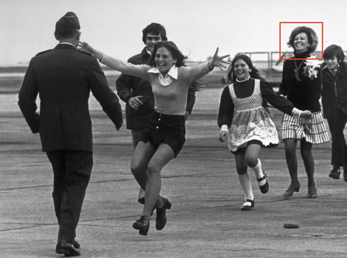 wayotworld's tweet image. Colonel Robert L. Stirm was a US airforce pilot who was taken prisoner by the North Vietnamese communists in 1967. He was held captive and tortured for over five years until his release in 1973. His reunion with his family is the subject of the Pulitzer Prize-winning photo Burst…